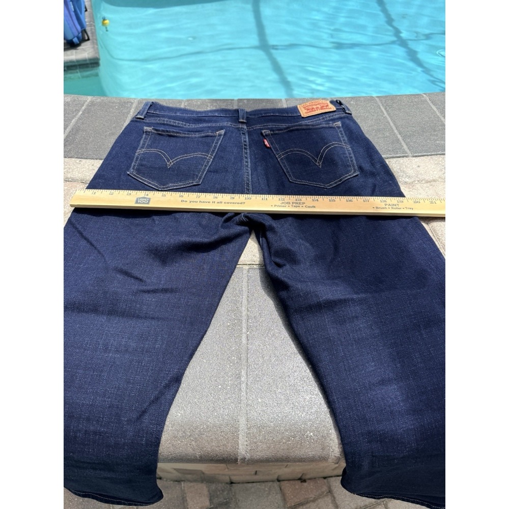 Levi's Women's Straight Leg Dark Wash Medium Rise Jeans Size 28 Short - Picture 4 of 8